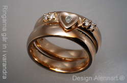 Frlovningsring och vigselring med diamanter, ringarna vger runt 10 gram 18 karat, pris i dag c:a 5.300:-