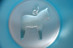 Mycket exklusiv dalahäst, denna i silver19 gram 800:-, finns i guld c:a 24 gram 18 K 6.900:-